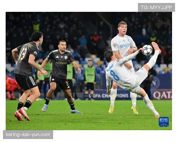 意大利媒体报道，那不勒斯主席与主帅就欧冠出线奖金问题进行会晤